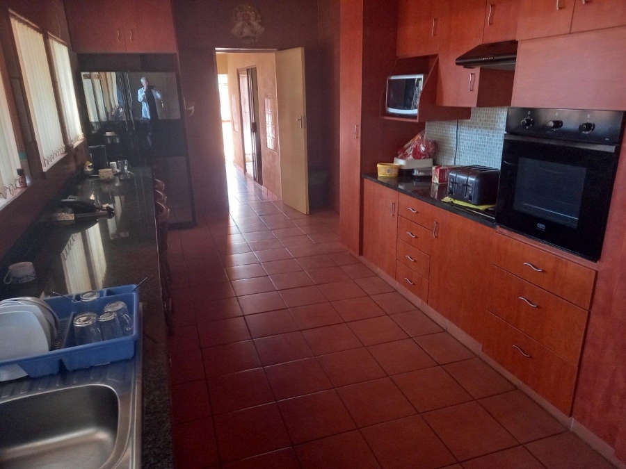 6 Bedroom Property for Sale in Westonaria Gauteng