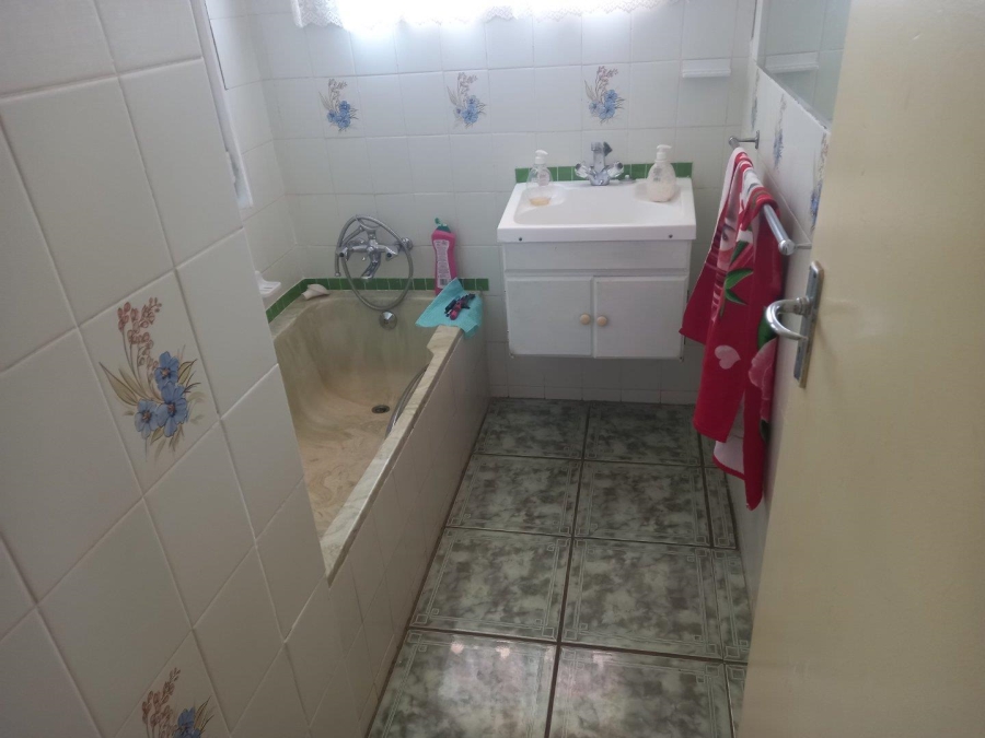6 Bedroom Property for Sale in Westonaria Gauteng