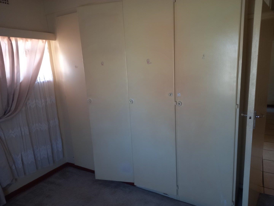 6 Bedroom Property for Sale in Westonaria Gauteng