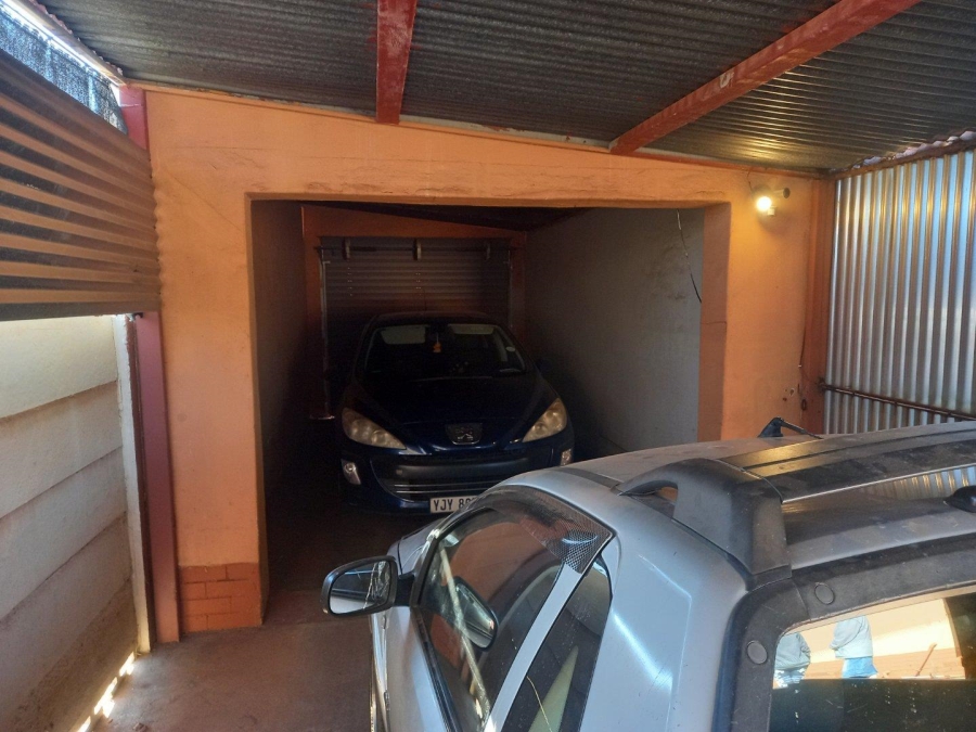 6 Bedroom Property for Sale in Westonaria Gauteng