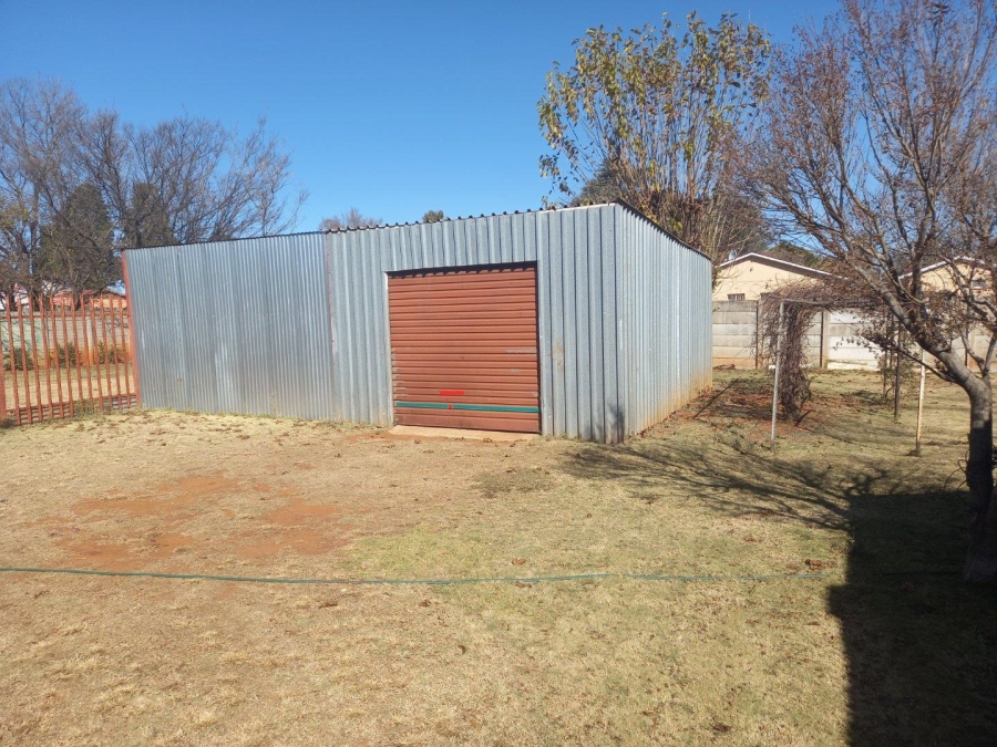 6 Bedroom Property for Sale in Westonaria Gauteng
