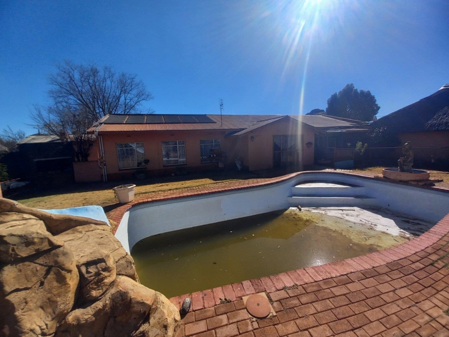 6 Bedroom Property for Sale in Westonaria Gauteng