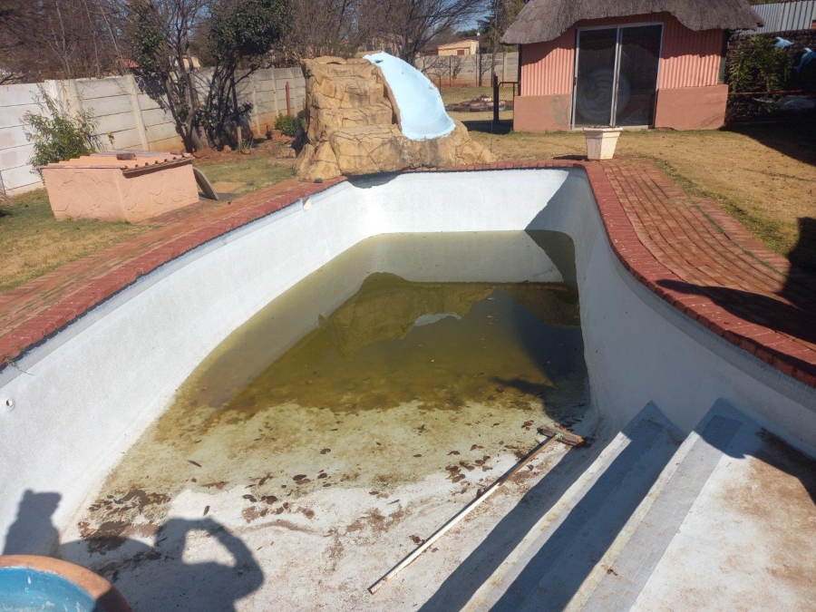 6 Bedroom Property for Sale in Westonaria Gauteng