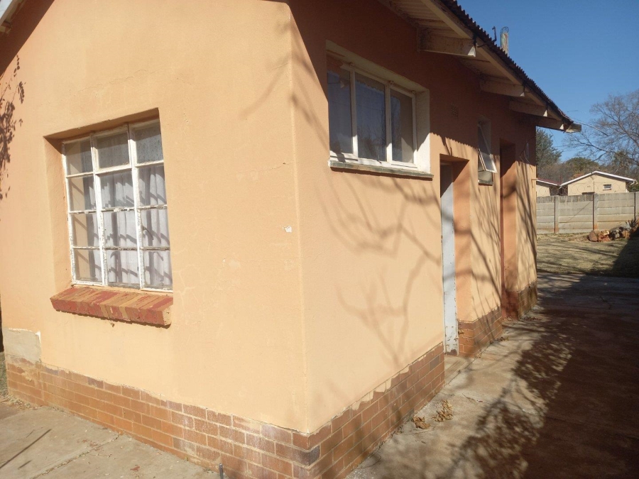 6 Bedroom Property for Sale in Westonaria Gauteng