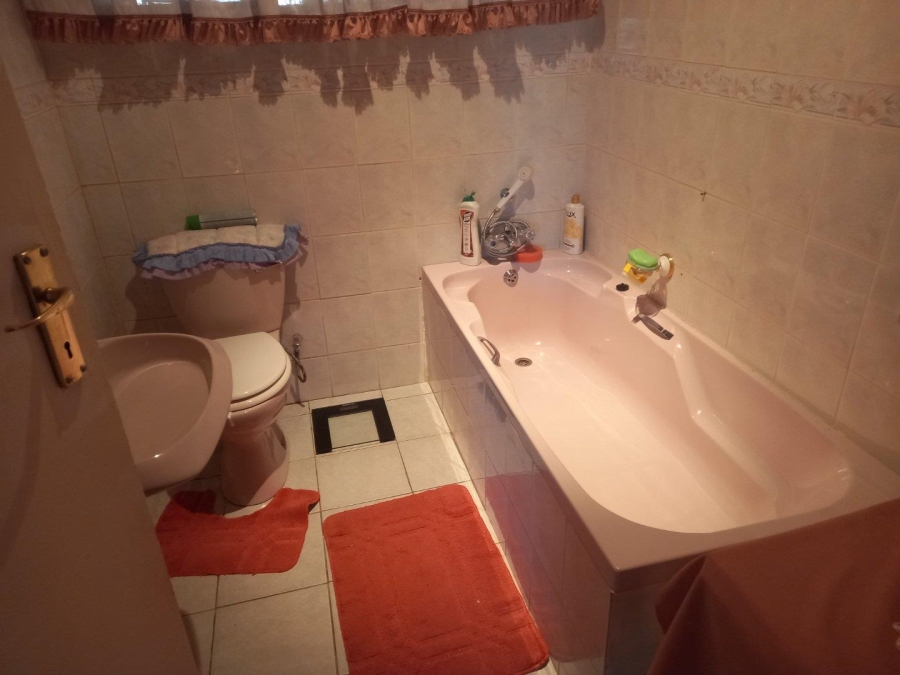 6 Bedroom Property for Sale in Westonaria Gauteng