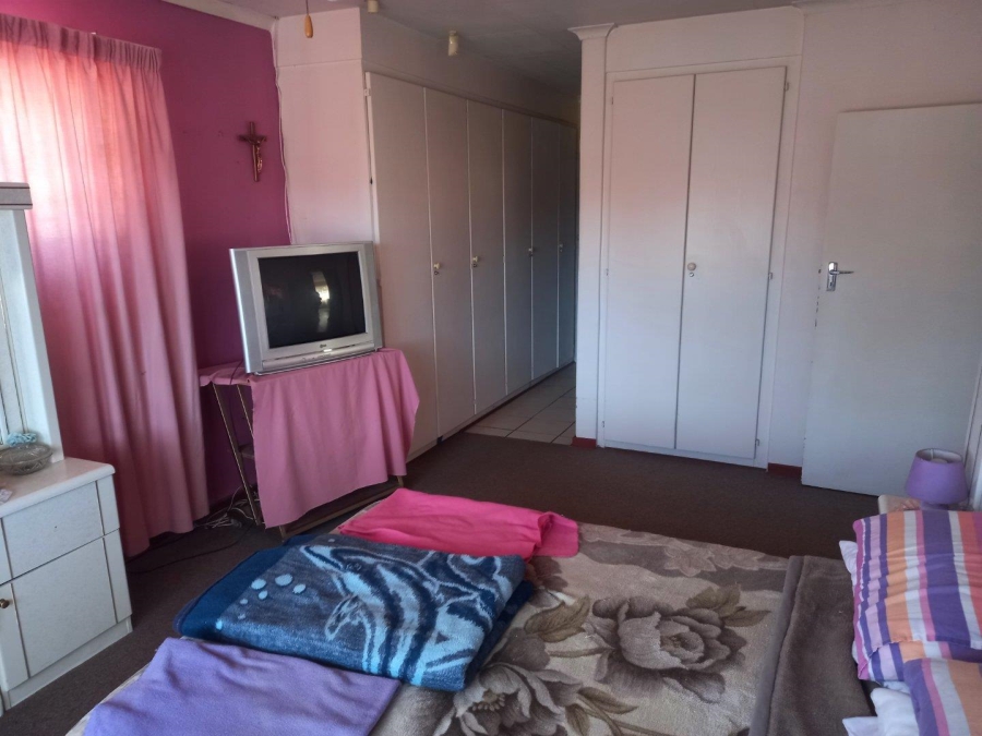 6 Bedroom Property for Sale in Westonaria Gauteng