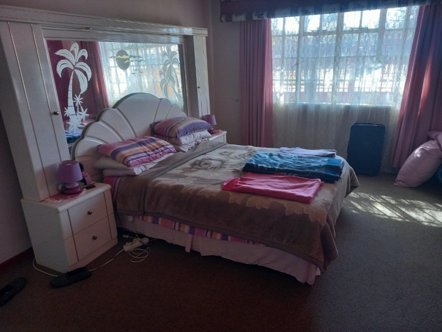 6 Bedroom Property for Sale in Westonaria Gauteng