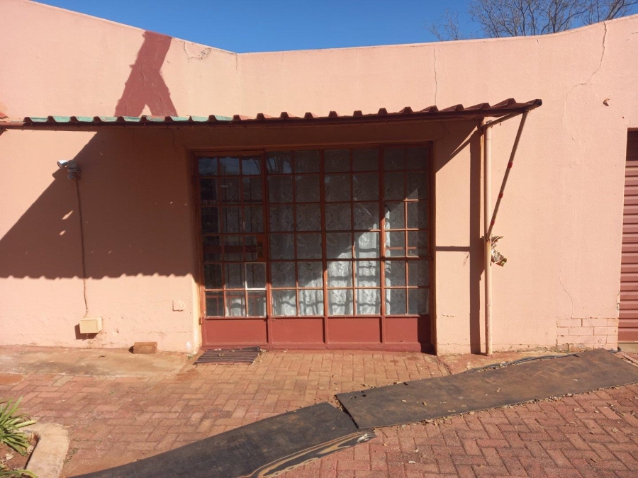 6 Bedroom Property for Sale in Westonaria Gauteng