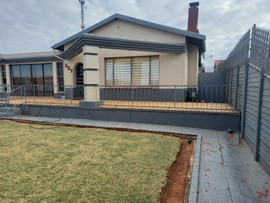3 Bedroom Property for Sale in Toekomsrus Gauteng