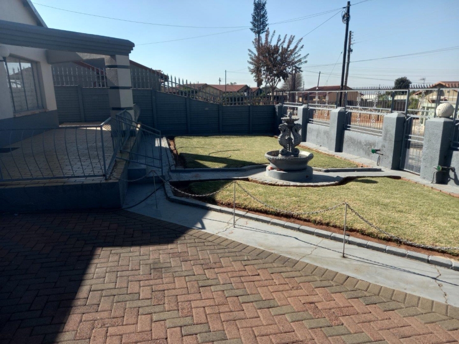 3 Bedroom Property for Sale in Toekomsrus Gauteng