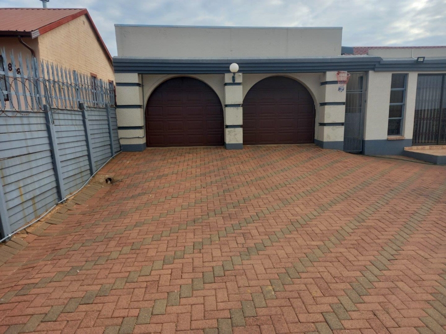 3 Bedroom Property for Sale in Toekomsrus Gauteng