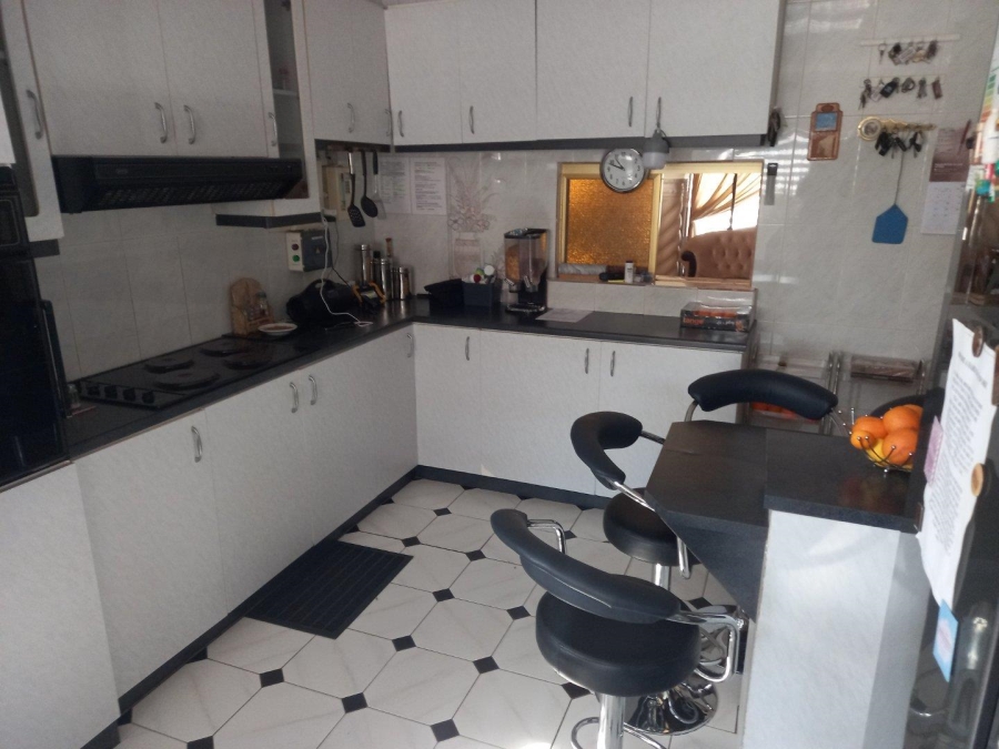 3 Bedroom Property for Sale in Toekomsrus Gauteng