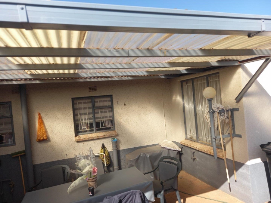 3 Bedroom Property for Sale in Toekomsrus Gauteng