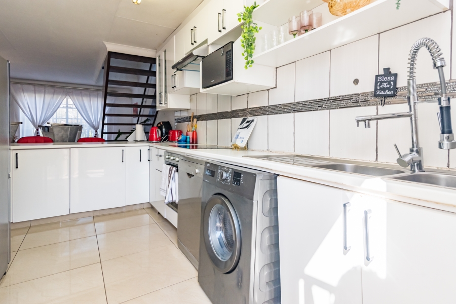 3 Bedroom Property for Sale in Helderkruin Gauteng