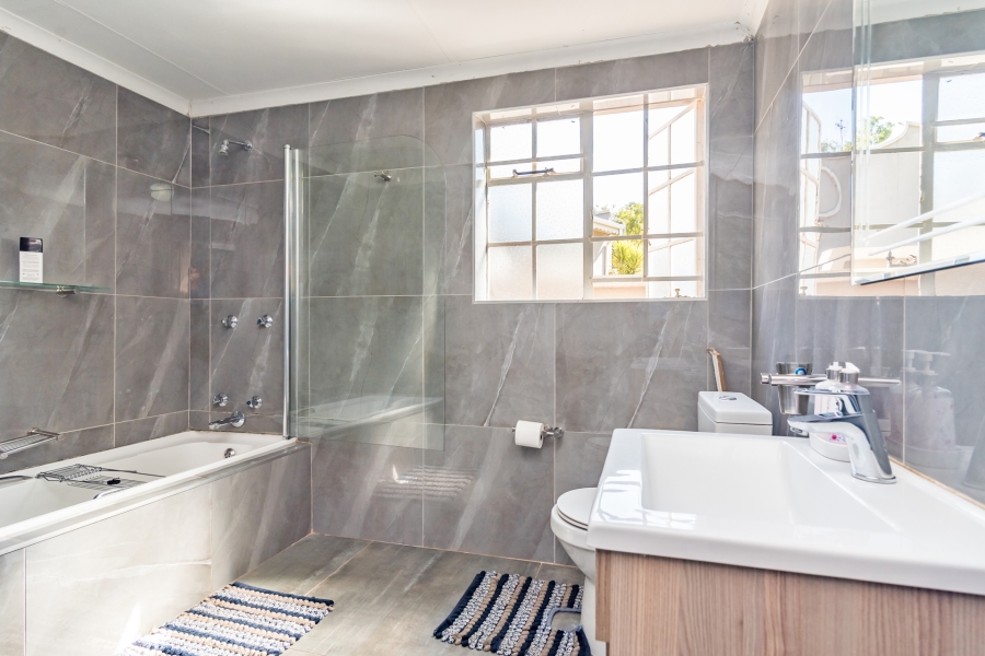 3 Bedroom Property for Sale in Helderkruin Gauteng