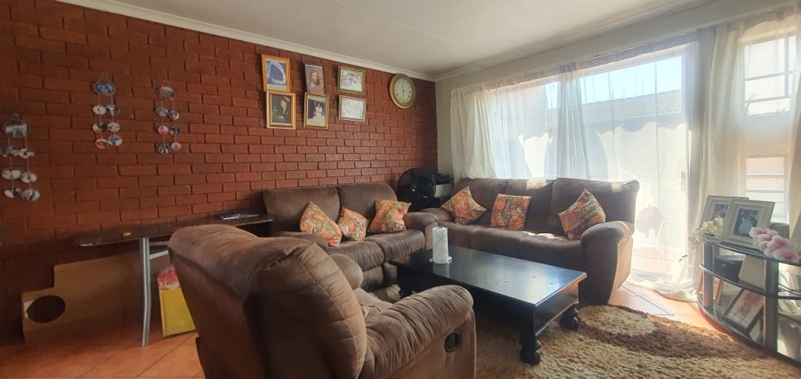 2 Bedroom Property for Sale in Ravensklip Gauteng