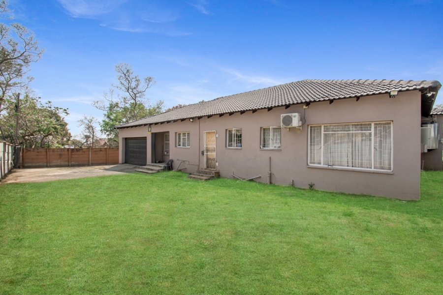 4 Bedroom Property for Sale in Strubensvallei Gauteng