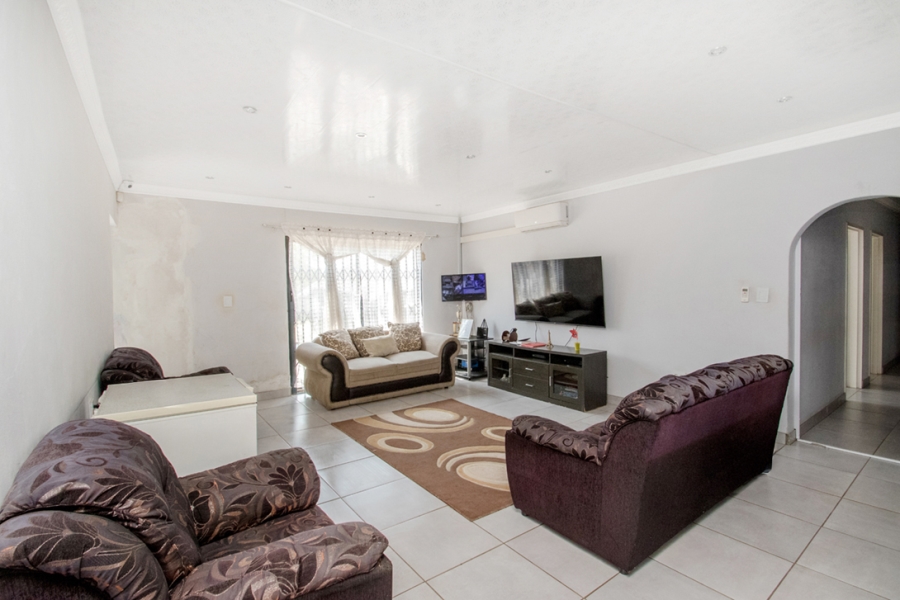 4 Bedroom Property for Sale in Strubensvallei Gauteng