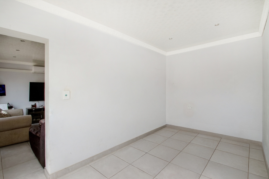 4 Bedroom Property for Sale in Strubensvallei Gauteng