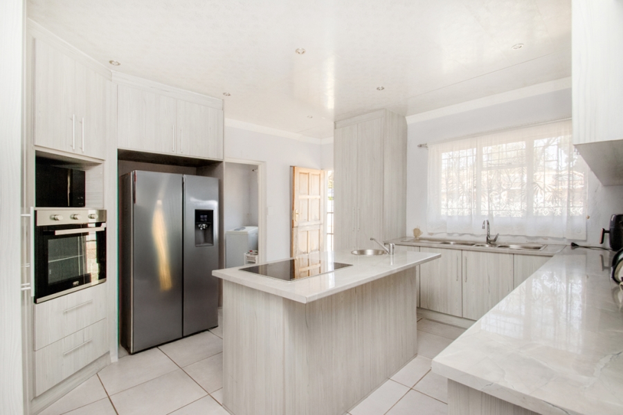 4 Bedroom Property for Sale in Strubensvallei Gauteng