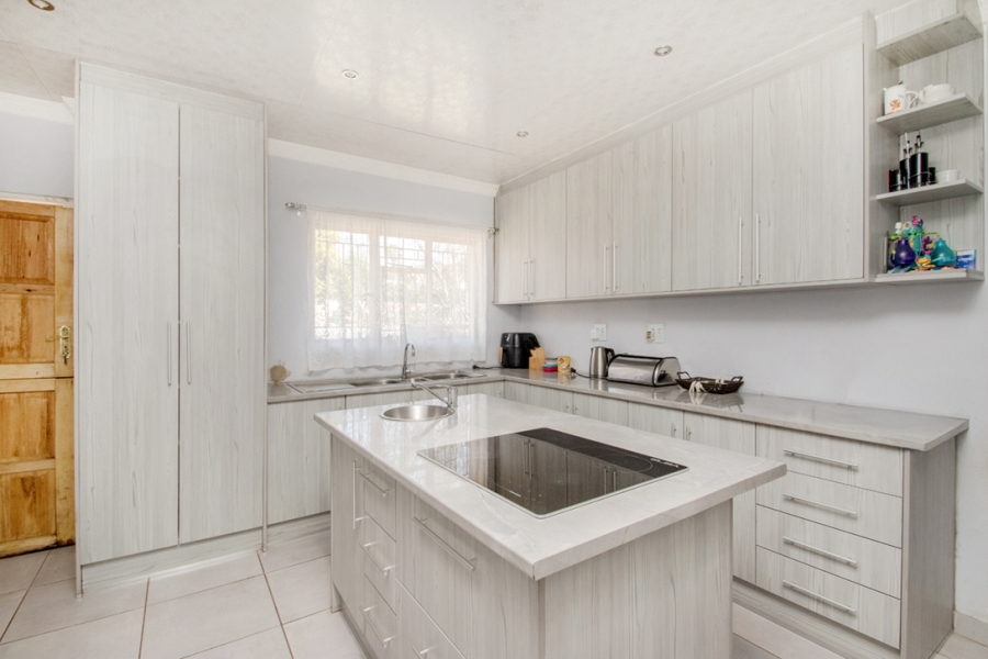 4 Bedroom Property for Sale in Strubensvallei Gauteng