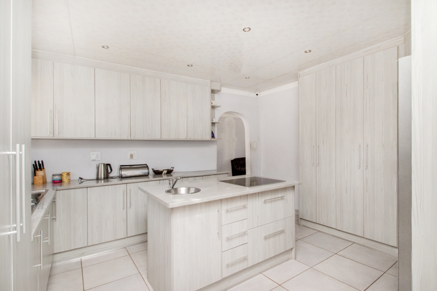 4 Bedroom Property for Sale in Strubensvallei Gauteng