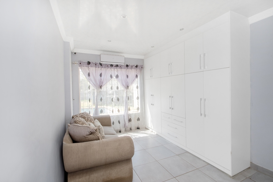 4 Bedroom Property for Sale in Strubensvallei Gauteng