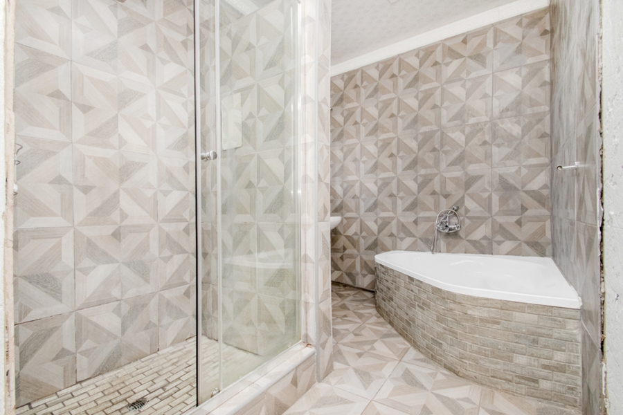 4 Bedroom Property for Sale in Strubensvallei Gauteng