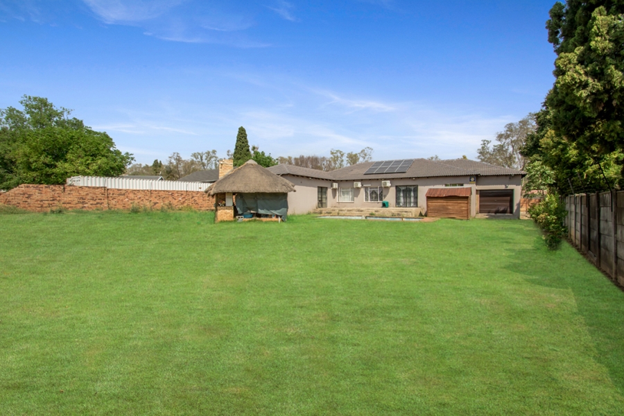 4 Bedroom Property for Sale in Strubensvallei Gauteng