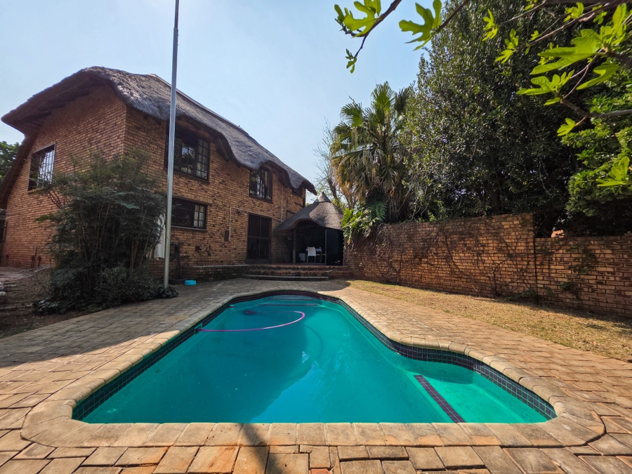 4 Bedroom Property for Sale in Faerie Glen Gauteng