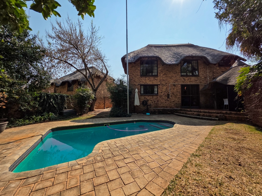 4 Bedroom Property for Sale in Faerie Glen Gauteng