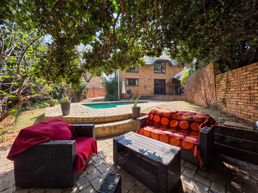 4 Bedroom Property for Sale in Faerie Glen Gauteng