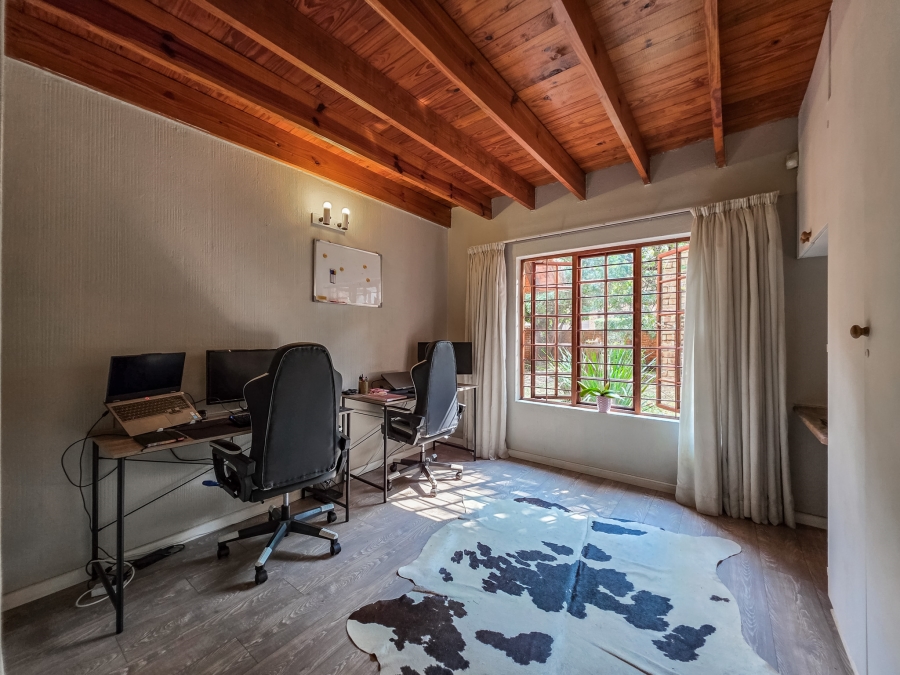 4 Bedroom Property for Sale in Faerie Glen Gauteng
