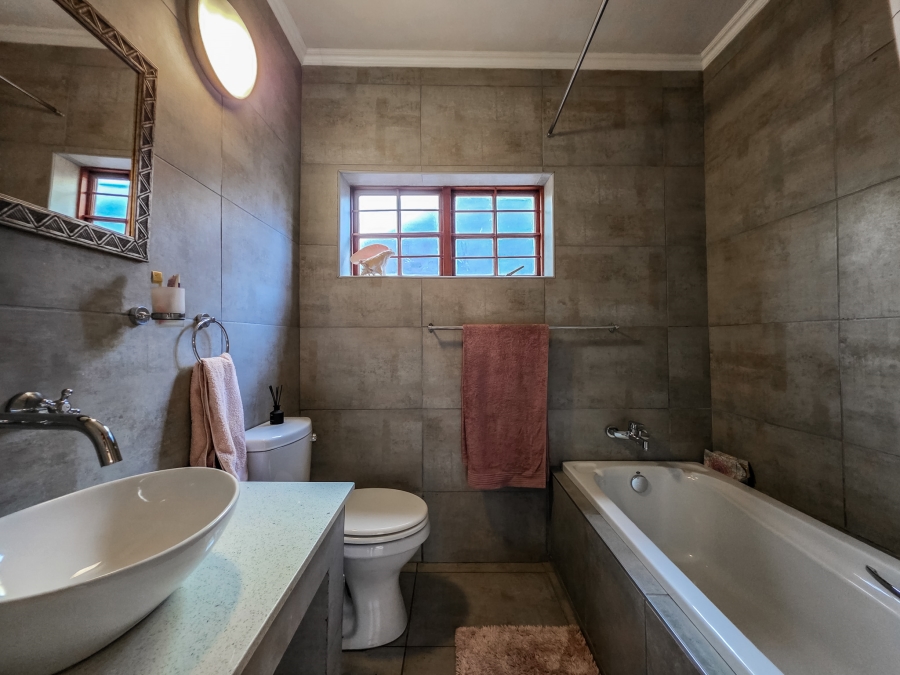 4 Bedroom Property for Sale in Faerie Glen Gauteng