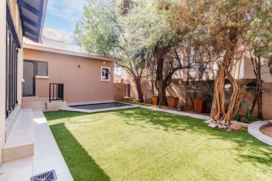 6 Bedroom Property for Sale in Midstream Estate Gauteng