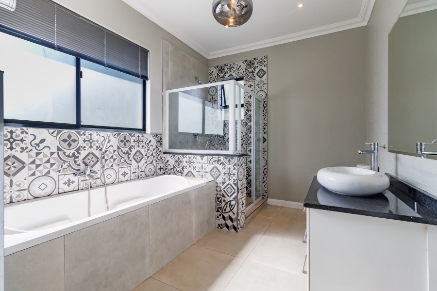 6 Bedroom Property for Sale in Midstream Estate Gauteng