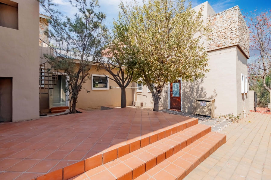 6 Bedroom Property for Sale in Midstream Estate Gauteng