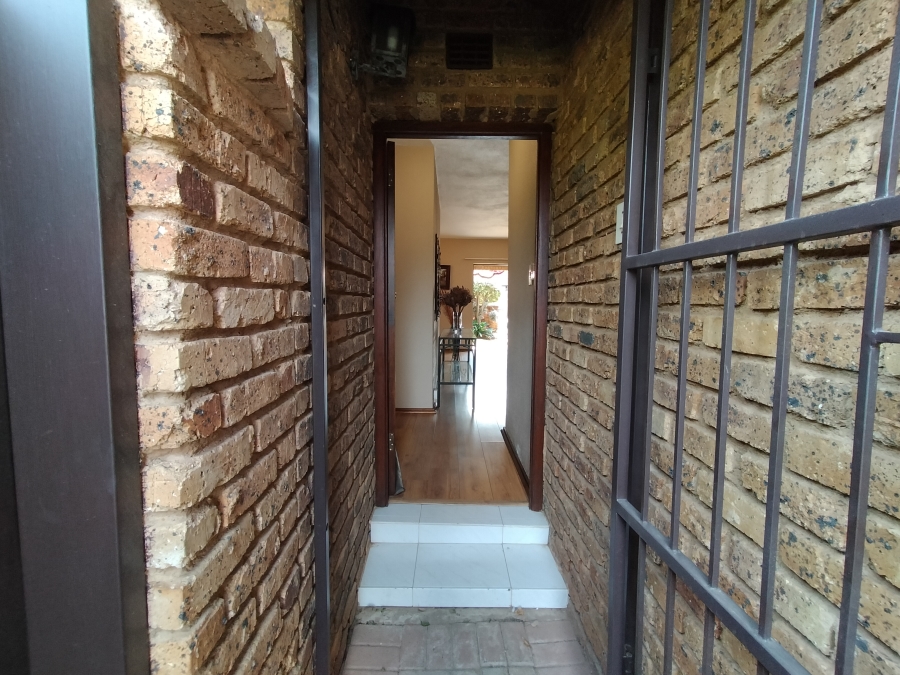 3 Bedroom Property for Sale in Ontdekkerspark Gauteng