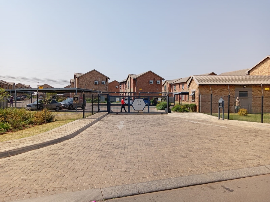 1 Bedroom Property for Sale in Albertsdal Gauteng