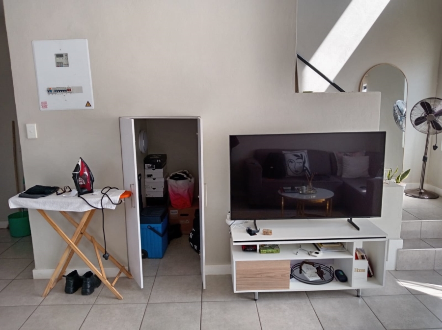 1 Bedroom Property for Sale in Albertsdal Gauteng