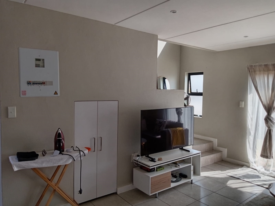 1 Bedroom Property for Sale in Albertsdal Gauteng