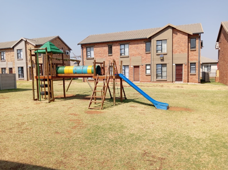 1 Bedroom Property for Sale in Albertsdal Gauteng