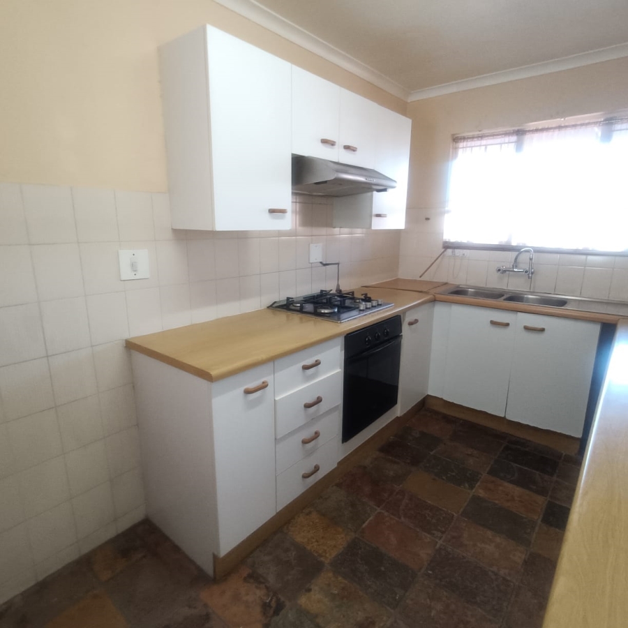 To Let 2 Bedroom Property for Rent in Northcliff Gauteng