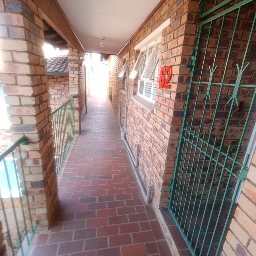 To Let 2 Bedroom Property for Rent in Northcliff Gauteng