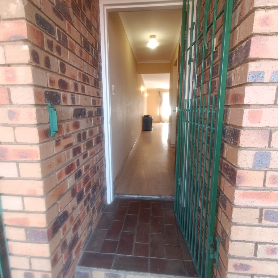 To Let 2 Bedroom Property for Rent in Northcliff Gauteng