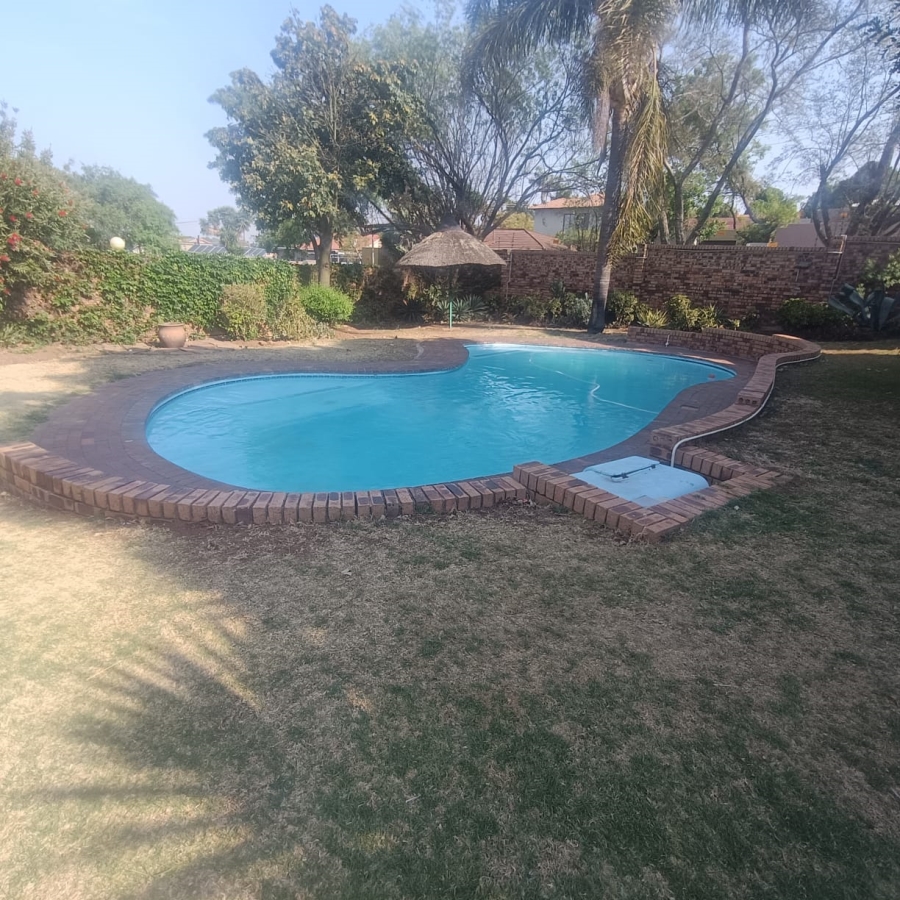 To Let 2 Bedroom Property for Rent in Northcliff Gauteng