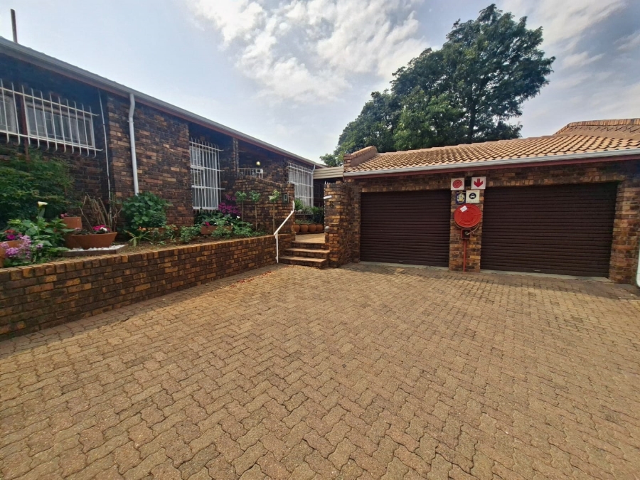 4 Bedroom Property for Sale in Rant En Dal Gauteng
