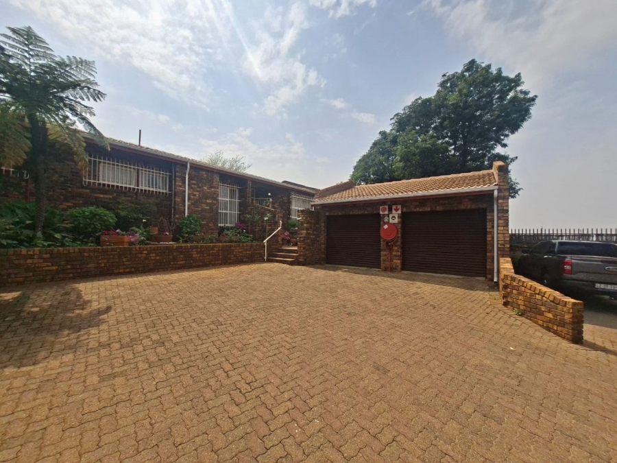 4 Bedroom Property for Sale in Rant En Dal Gauteng