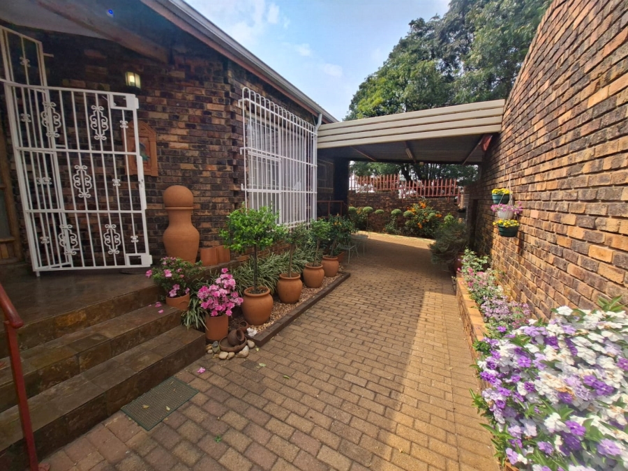 4 Bedroom Property for Sale in Rant En Dal Gauteng