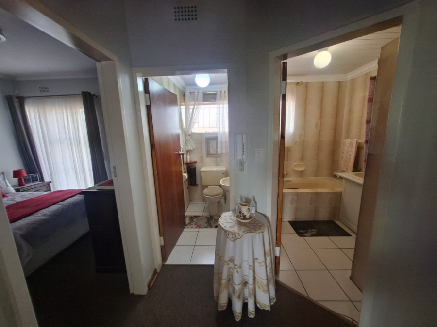 4 Bedroom Property for Sale in Rant En Dal Gauteng